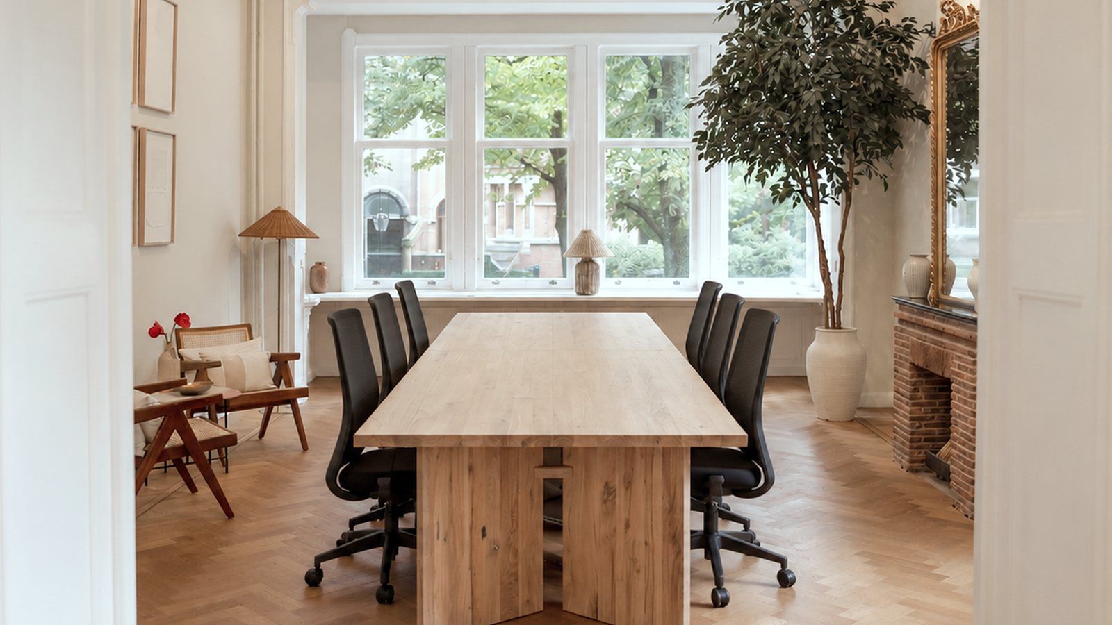 Shared suite with a long oak table and bay window at CreativeGrounds, Emmalaan, Amsterdam Oud-Zuid